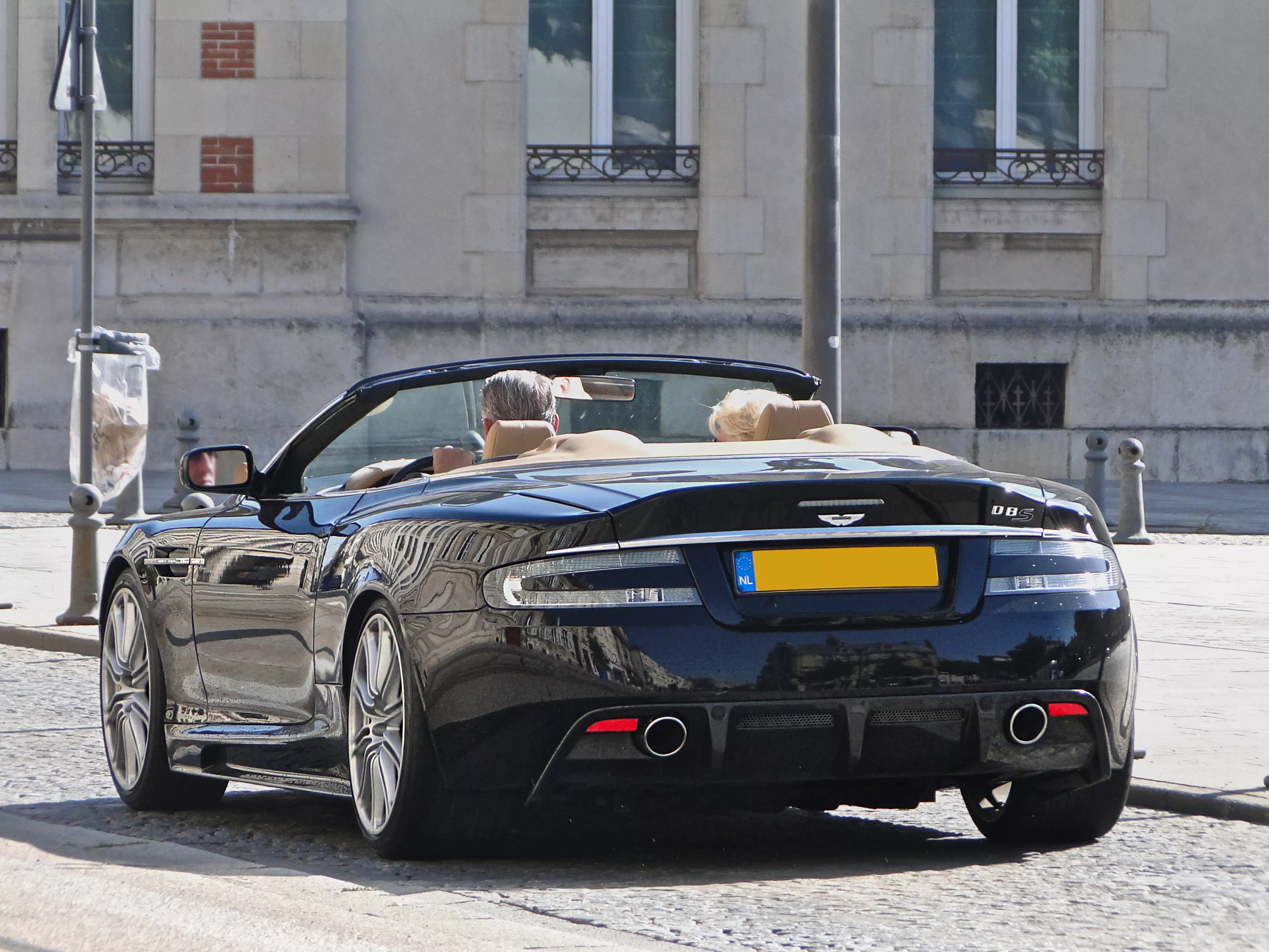 Aston Martin DBS